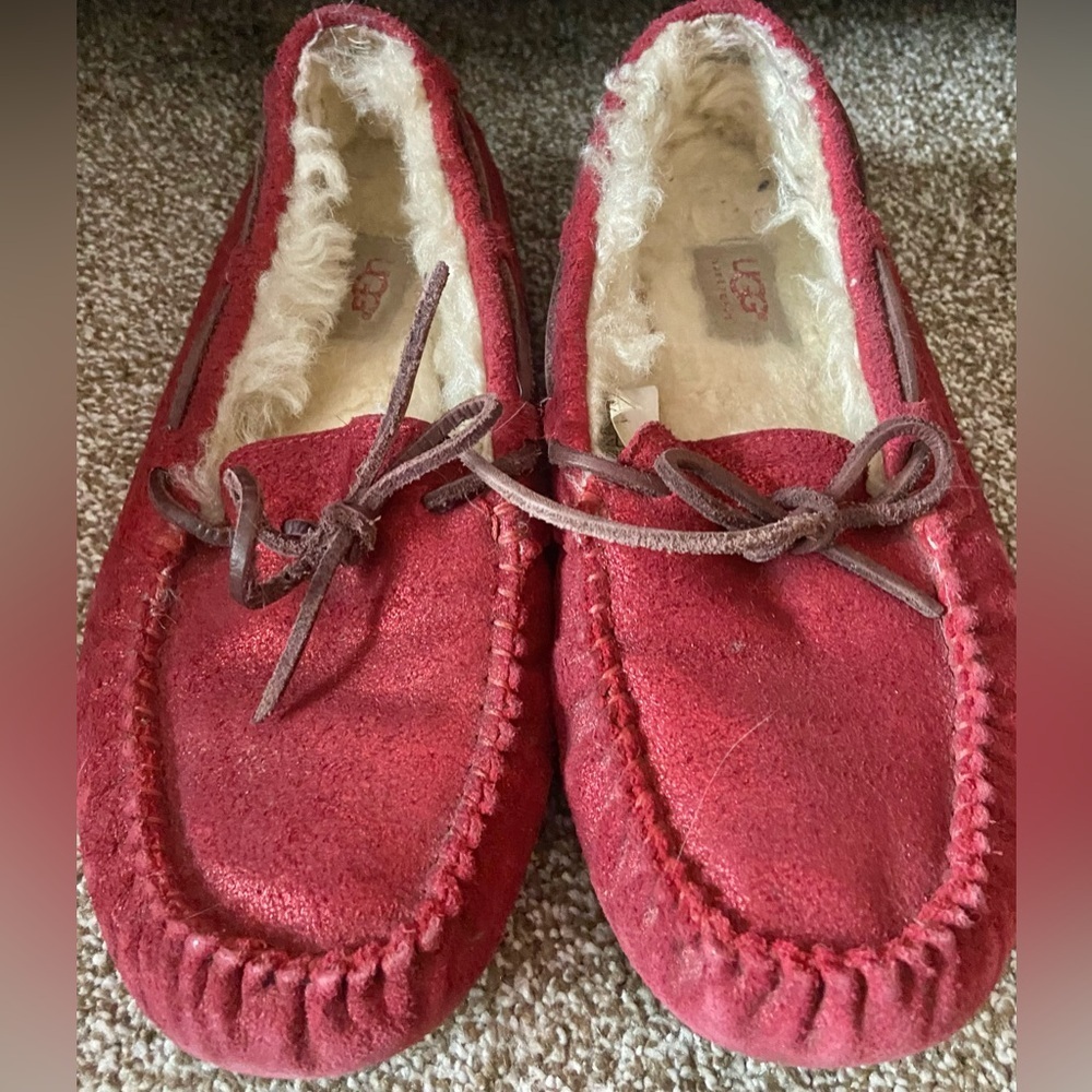 Ugg Red slippers Women’s Size 7. Heel Has Wear.